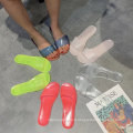 Pantoufles d&#39;été PVC Femmes Clear Jelly Chaussures Neon Couleur Femmes Sandales confortables Transparent Jelly Slipper Européen Style